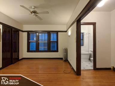 Main picture of 816 W Waveland Apartments