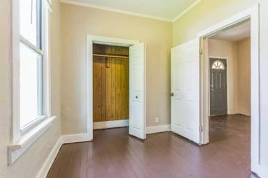 Main picture of 2116 W Garden St