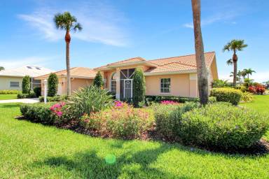 Main picture of 1579 Waterford Dr