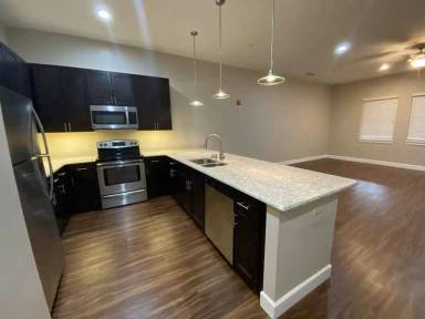 Main picture of 1525 W Tennessee St