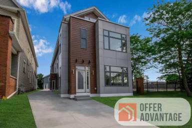 Main picture of 1016 Lafayette Avenue - Carriage