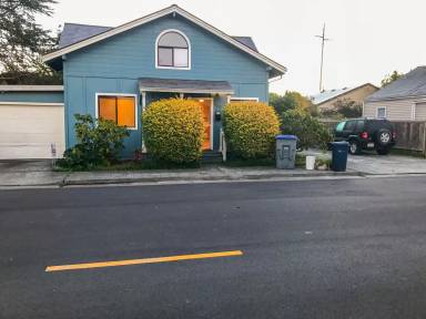 Main picture of 390 4th St