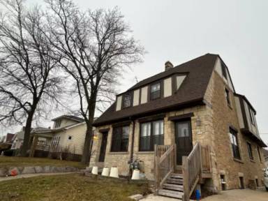 Main picture of 2420 N 60th St