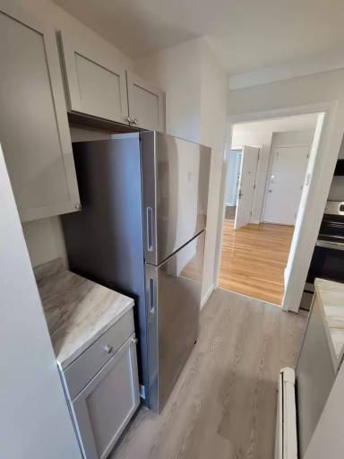 Main picture of 731 River St