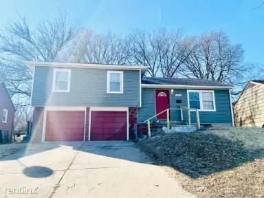 Main picture of 7028 Monroe Ave