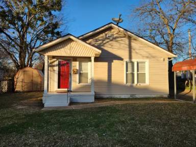 Main picture of 607 3rd Ave NW
