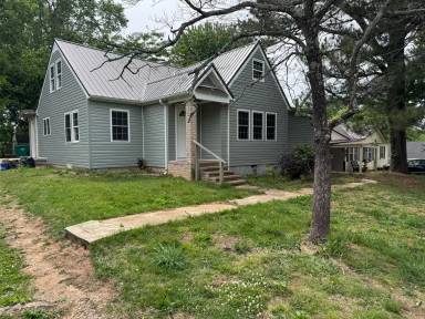 Main picture of 705 N Vine St