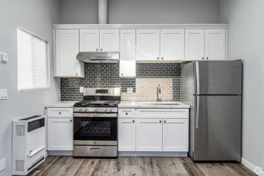 Main picture of 1517 W 12th Pl