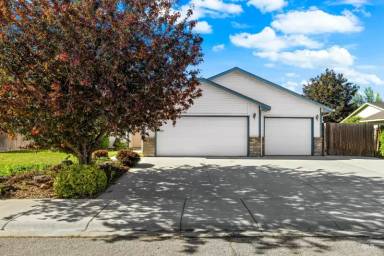 Main picture of 2635 W Forecast St