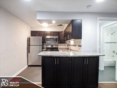 Main picture of 5534 N Kenmore Ave