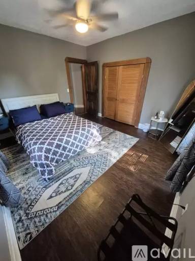 Main picture of 615 N Meridian St