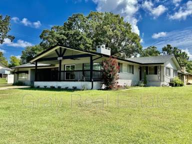 Main picture of 1800 E 11th St