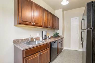 Main picture of 365 Hanover Ave
