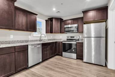 Main picture of 648 N College St