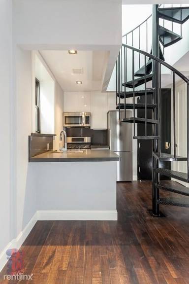 Main picture of 134 Orchard St