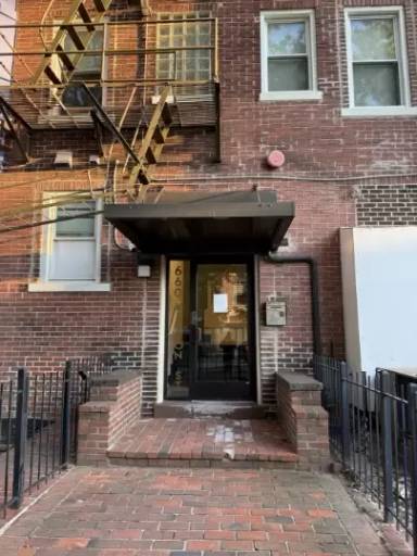 Main picture of 660 Kenyon St NW