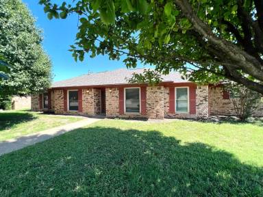 Main picture of 1 Peachtree Pl