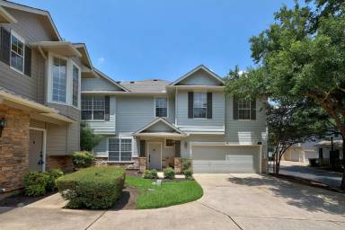 Main picture of Courtyard Homes At Cobblestone