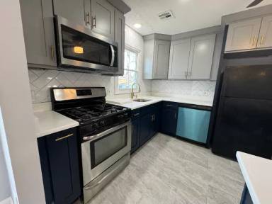 Main picture of 589 Lake Shore Dr