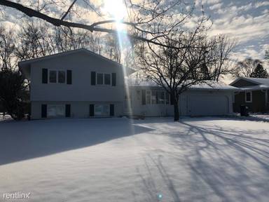 Main picture of 270 117th Ln NE
