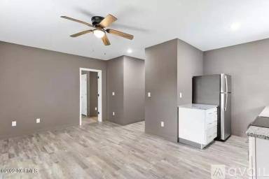 Main picture of 5053 Park Ave