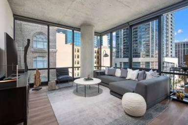 Main picture of 40 E 14th Pl