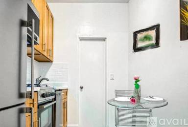Main picture of 201 E 84th St