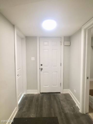 Main picture of 2422 W Fargo Ave