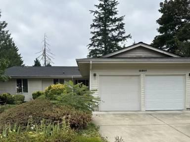 Main picture of 13817 SE 3rd Pl