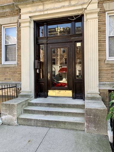 Main picture of 124 Peterborough St