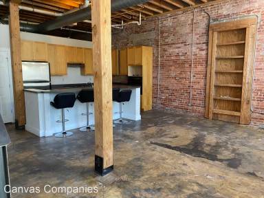 Main picture of 130 Boulevard NE