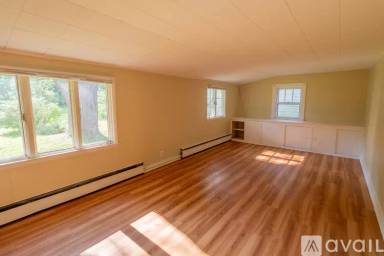 Main picture of 706 1/2 Nash Rd