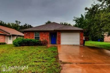 Main picture of 411 S 2nd St