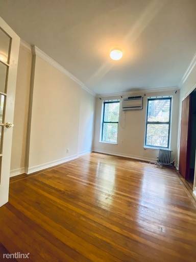 Main picture of 213 E 84th St