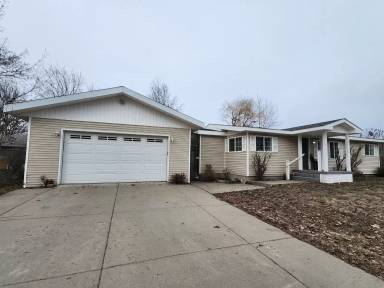 Main picture of 715 W Mikies Pl
