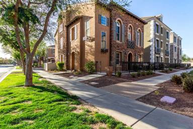 Main picture of 2639 S Harmony Ave
