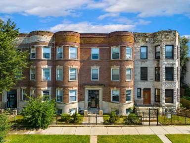 Main picture of 4421 S Prairie Ave