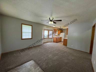 Main picture of 402 S 3rd St