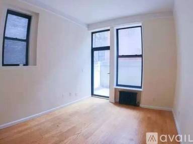 Main picture of 322 E 81st St