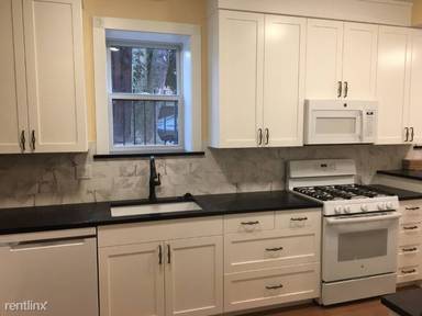 Main picture of 735 SE 32nd Ave