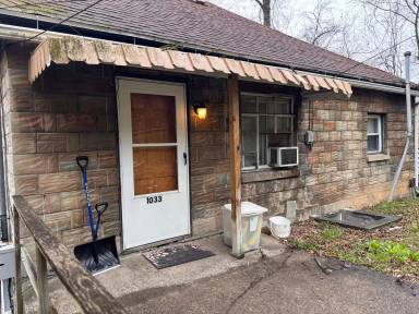 Main picture of 1021 College Ave