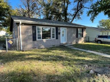 Main picture of 1212 W 18th St