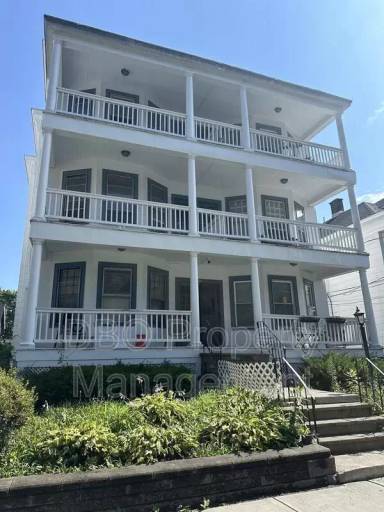 Main picture of 917 Park Ave