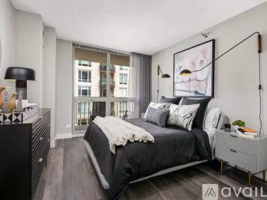 Main picture of 875 N Dearborn St