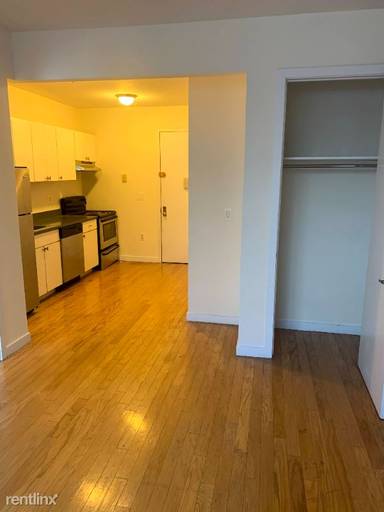 Main picture of 924 Metropolitan Ave