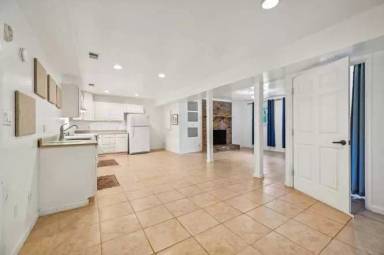 Main picture of 404 Nob Hill Dr