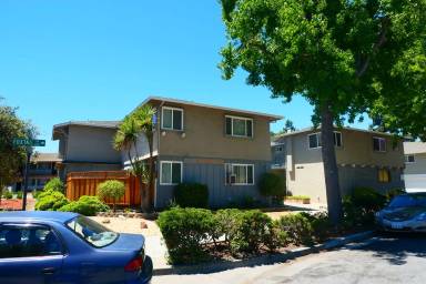 Main picture of 737 Golden Oak Ct