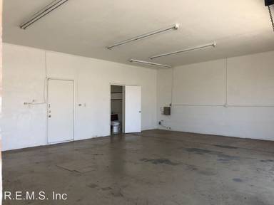 Main picture of 3318 W Rosecrans Ave