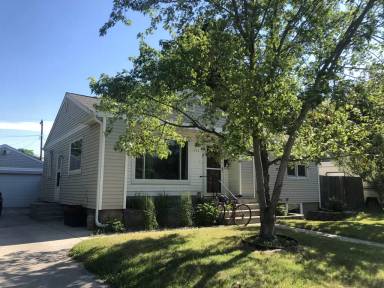 Main picture of 447 Burlington Ave