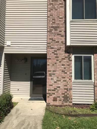 Main picture of 2826 Louisiana Ave